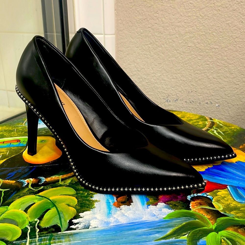 Really nice shoes never used really good price and the best.